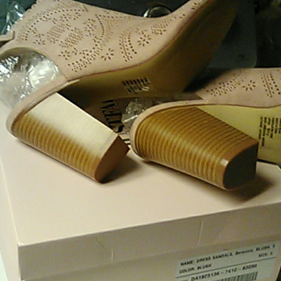 Sandals - Picture 6 of 7